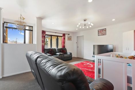 Photo of property in 18 Peninsula Road, Mangere, Auckland, 2022