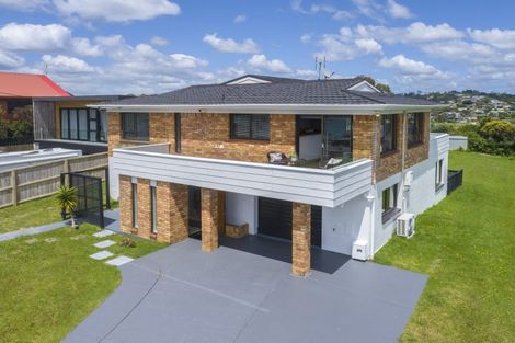 Photo of property in 18 Melandra Road, Stanmore Bay, Whangaparaoa, 0932