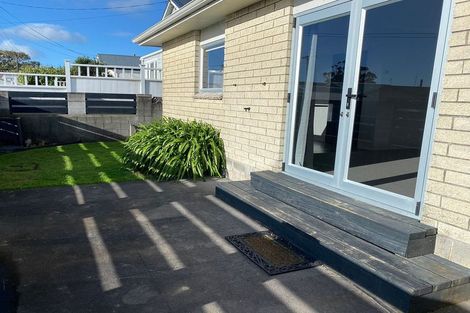 Photo of property in 3/10 Karamu Street, Strandon, New Plymouth, 4312