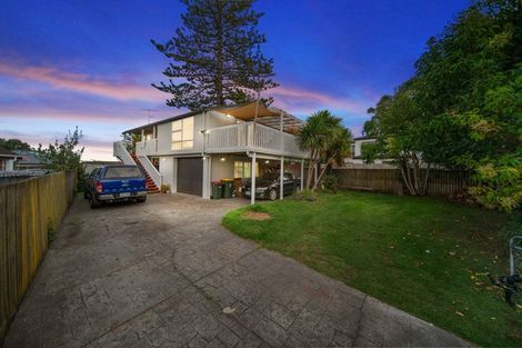 Photo of property in 2/23 Beihlers Road, Weymouth, Auckland, 2103