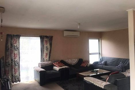 Photo of property in 1/3 Sparrow Place, Weymouth, Auckland, 2103