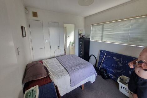 Photo of property in 18 Tawhana Crescent, Red Beach, 0932