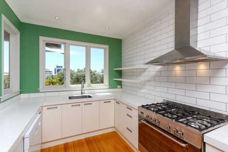 Photo of property in 35 Lemon Street, New Plymouth, 4310