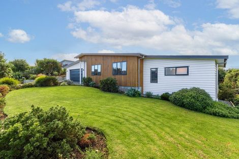 Photo of property in 21 Ferndale Drive, Waikanae, 5036