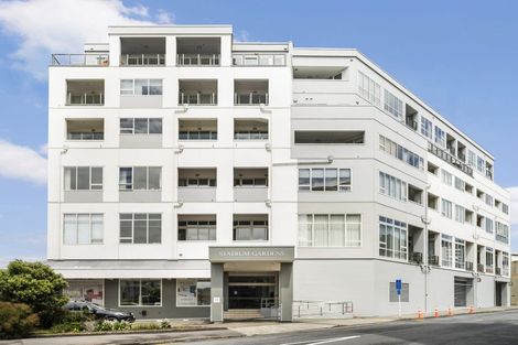 Photo of property in Stadium Garden Flats, 309/107 Thorndon Quay, Pipitea, Wellington, 6011