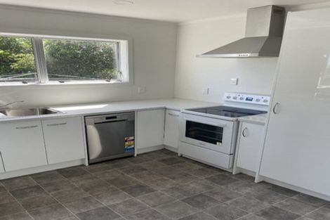 Photo of property in 18b Chetwode Grove, Newlands, Wellington, 6037