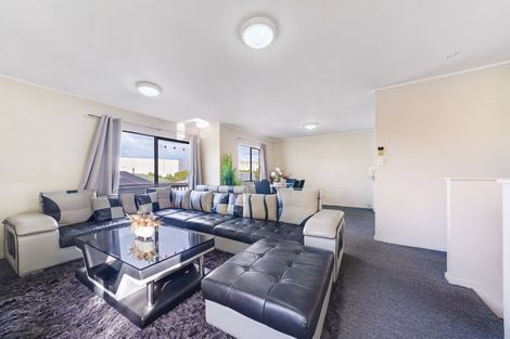 Photo of property in 1/6 Eulogy Place, Randwick Park, Auckland, 2105