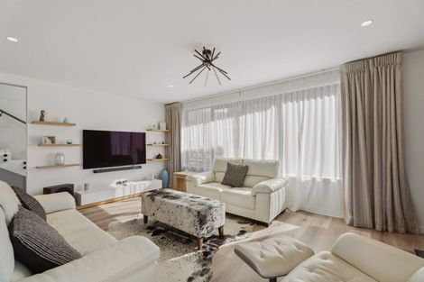 Photo of property in 3b Wallace Place, Westown, New Plymouth, 4310