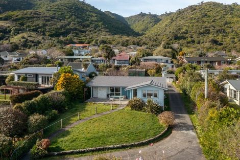 Photo of property in 9 Kotare Street, Waikanae, 5036
