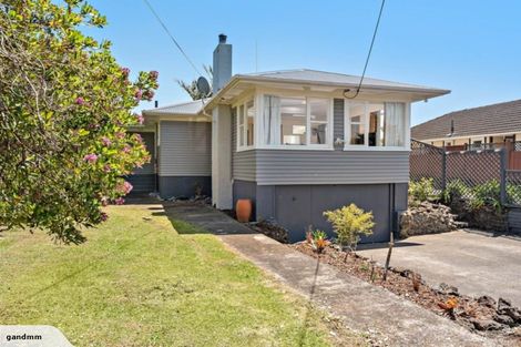 Photo of property in 90 Gloria Avenue, Te Atatu Peninsula, Auckland, 0610