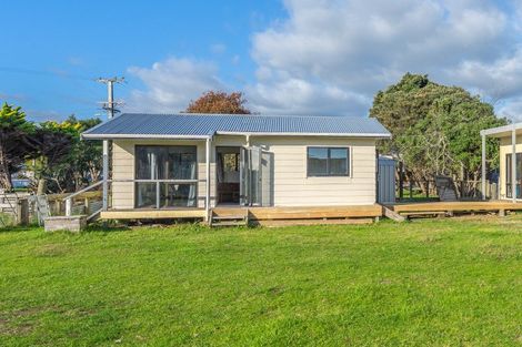 Photo of property in 32 Temuera Street, Otaki, 5512