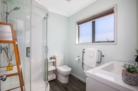Photo of property in 5 Colin Guppy Crescent, Riverstone Terraces, Upper Hutt, 5018