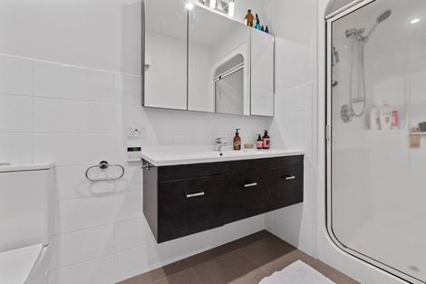 Photo of property in 6a Handley Avenue, Narrow Neck, Auckland, 0624