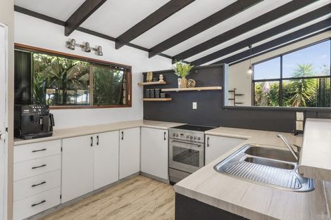 Photo of property in 216 Cambridge Road, Bethlehem, Tauranga, 3110