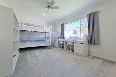 Photo of property in 1/8 Flaunty Place, West Harbour, Auckland, 0618