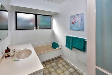 Photo of property in 2/18 Cliff Road, Papakura, 2110