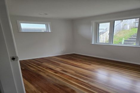 Photo of property in 7 Balmain Street, Newlands, Wellington, 6037