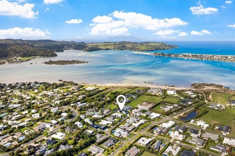 Photo of property in 15 Wrybill Way, Point Wells, 0986