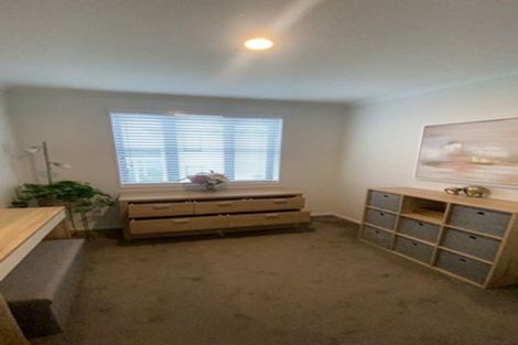 Photo of property in 15 Saddleback Crescent, Papakura, 2110