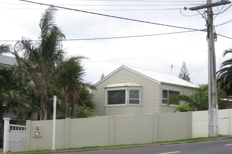 Photo of property in 1076 Whangaparaoa Road, Tindalls Beach, Whangaparaoa, 0930