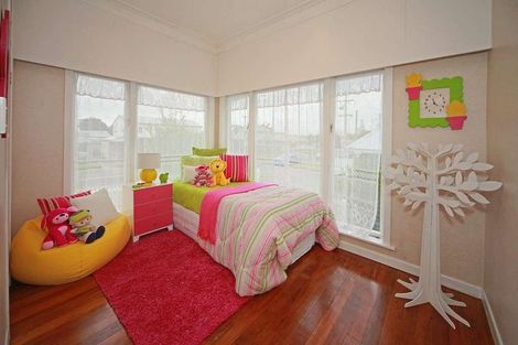 Photo of property in 35 Archibald Road, Kelston, Auckland, 0602