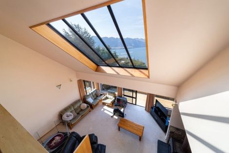 Photo of property in 128 Wynyard Crescent, Fernhill, Queenstown, 9300