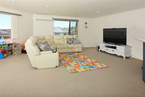 Photo of property in 23 Brittany Drive, Henderson, Auckland, 0612