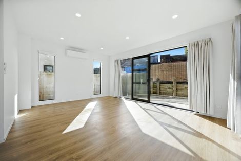 Photo of property in 43a Fitzherbert Avenue, West Harbour, Auckland, 0618