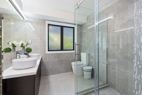 Photo of property in 4 Calypso Place, Rothesay Bay, Auckland, 0630