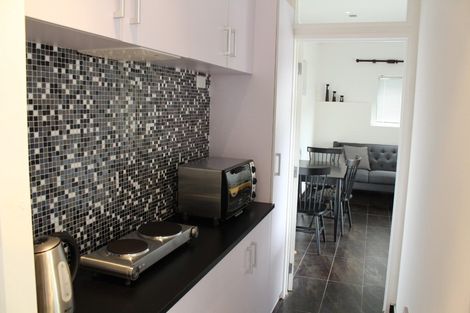 Photo of property in 2/2 Heatherleigh Rise, Northcross, Auckland, 0632