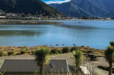 Photo of property in 127 Queen Charlotte Drive, Havelock, Picton, 7281