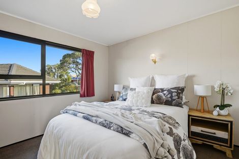 Photo of property in 2/983 Beach Road, Torbay, Auckland, 0630