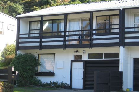 Photo of property in 109 Churton Drive, Churton Park, Wellington, 6037