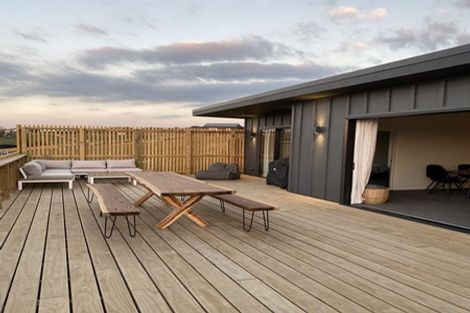 Photo of property in 33 Omahina Street, Raglan, 3225