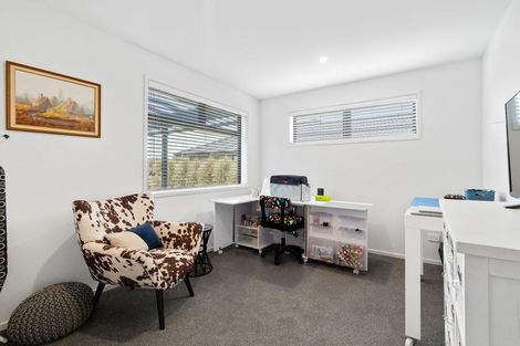 Photo of property in 9 Pahiki Crescent, Levin, 5510