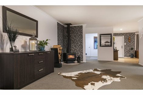 Photo of property in 17 Matija Place, Red Beach, 0932