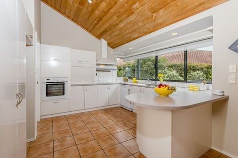 Photo of property in 11 Queen Natalie Place, Massey, Auckland, 0614