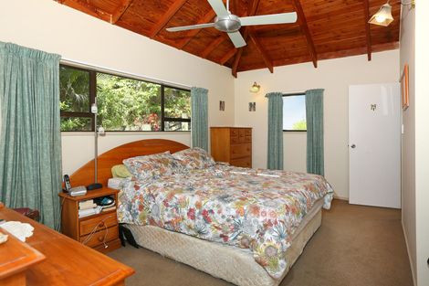 Photo of property in 40 Napuka Road, Henderson Valley, Auckland, 0612