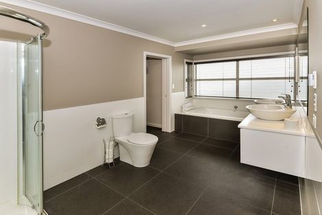 Photo of property in 17 Hinau Street, New Lynn, Auckland, 0600