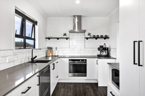 Photo of property in 35 Collins Street, Hawera, 4610