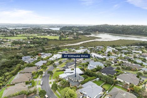 Photo of property in 47 Kittiwake Drive, Schnapper Rock, Auckland, 0632