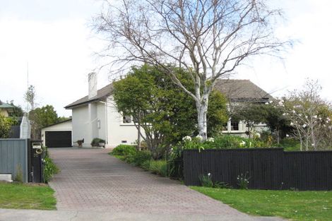 Photo of property in 32 Tauroa Road, Havelock North, 4130