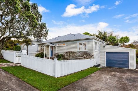 Photo of property in 10 Cassino Street, Bayswater, Auckland, 0622