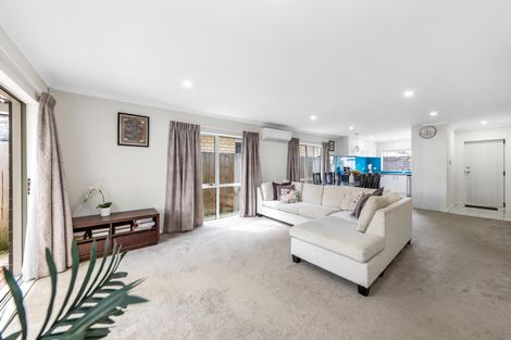 Photo of property in 16 Dolbel Place, Mangere East, Auckland, 2024