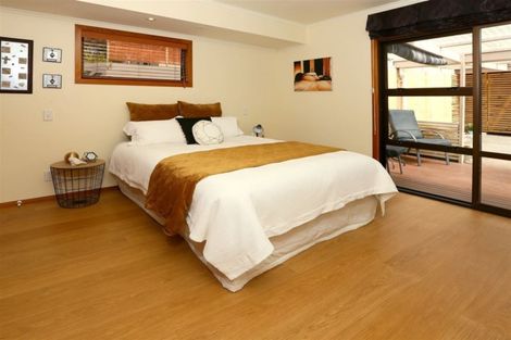 Photo of property in 91 Grassmere Road, Henderson Valley, Auckland, 0612