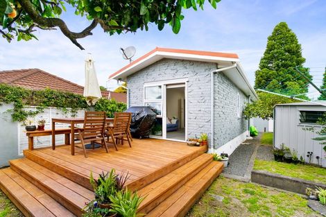 Photo of property in 13 Taikata Road, Te Atatu Peninsula, Auckland, 0610