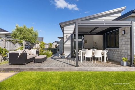 Photo of property in 43 Kotiate Street, Papamoa Beach, Papamoa, 3118