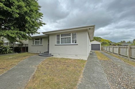Photo of property in 28 Pahiatua Street, Hokowhitu, Palmerston North, 4410