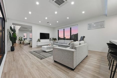 Photo of property in 7d Babich Road, Henderson Valley, Auckland, 0614