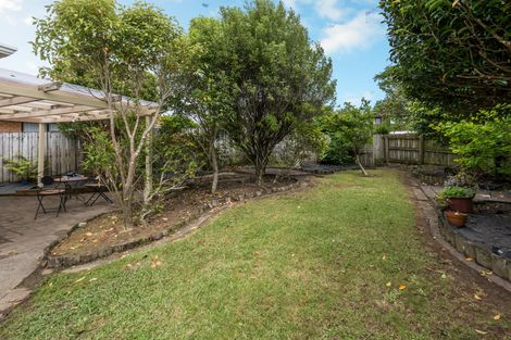Photo of property in 2/2 Channing Crescent, Botany Downs, Auckland, 2010